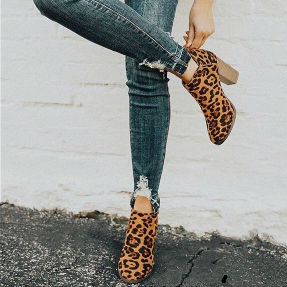 LEOPARD SIDE CUT BOOTIE - Picture 4 of 4